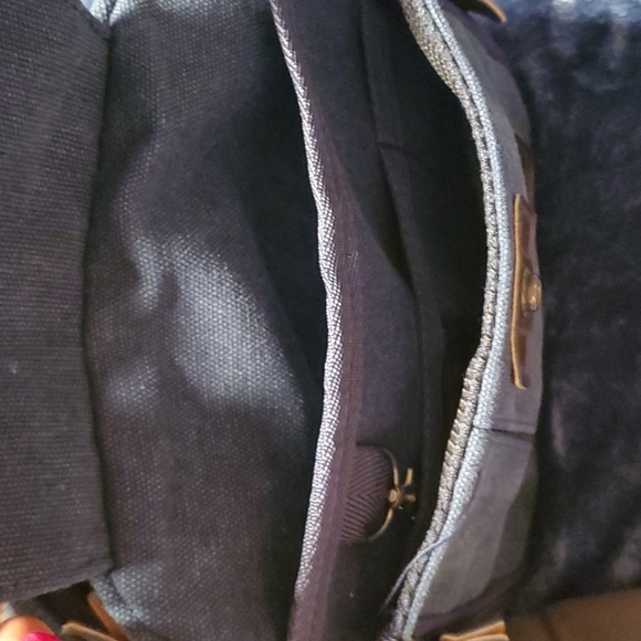 Maze Crossbody - Picture 6 of 10